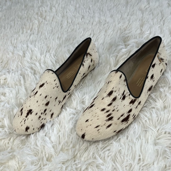 TOMS | Darcy Loafer Flat | In Birch Spotted Calf Hair Design - Picture 4 of 9